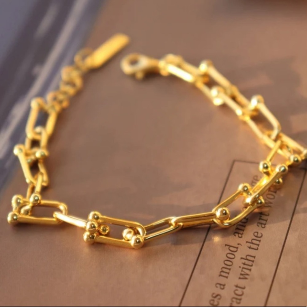 U Link Gold Plated Minimalist Bracelet - Picture 10 of 10